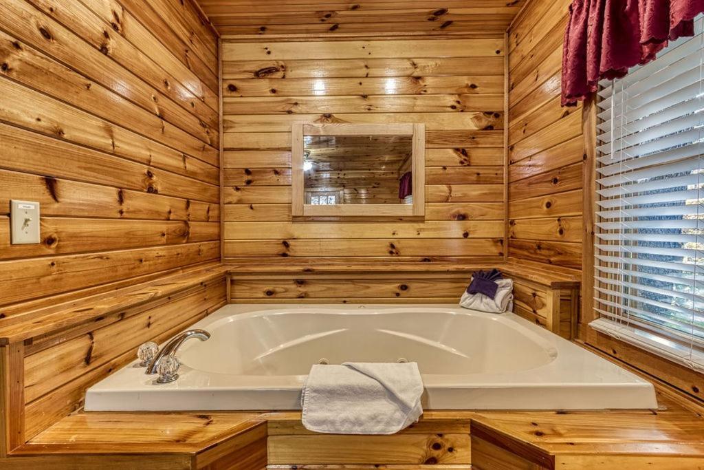 The Nut House, Hot Tub, Game Room, Wifi, 1089 Free Tickets Each Paid Day, Dollywood And More! Пиджен Фордж Екстериор снимка